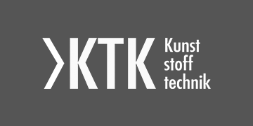 weisses "KTK Kunststofftechnik"-Logo auf grauem Hintergrund