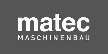 weisses "matec Maschienenbau"-Logo auf grauem Hintergrund
